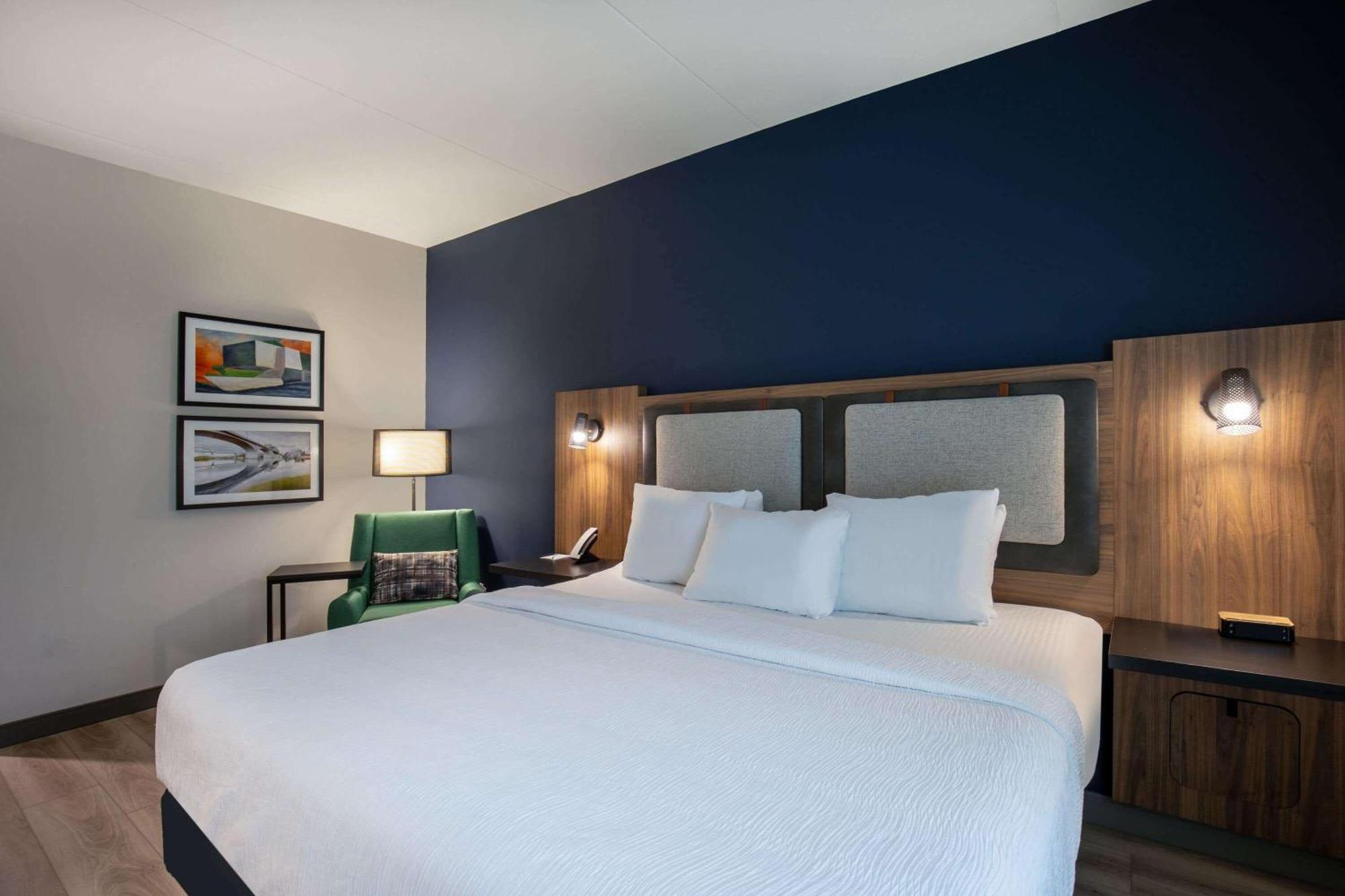 La Quinta Inn & Suites By Wyndham Chattanooga Downtown/South Экстерьер фото