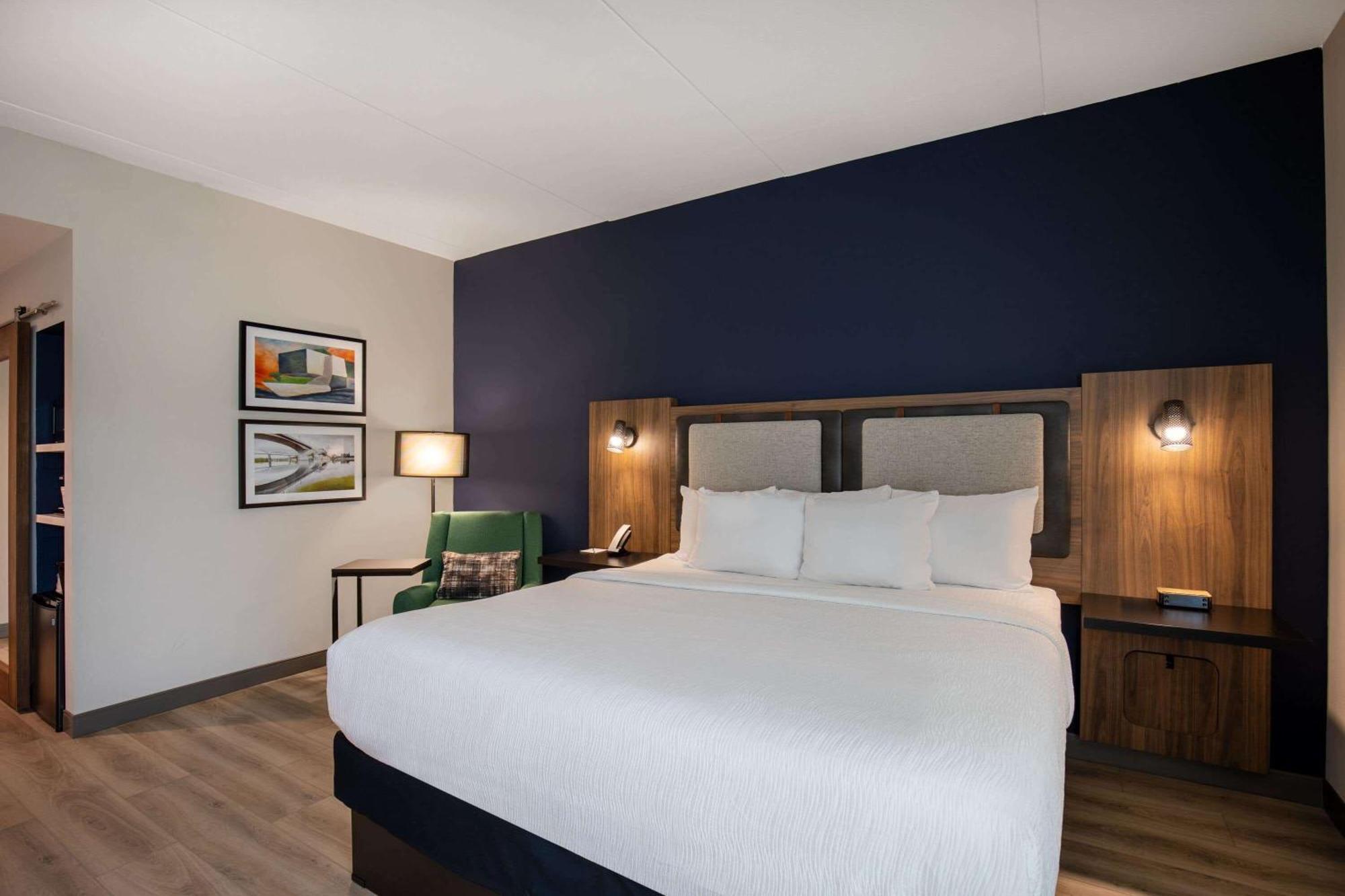La Quinta Inn & Suites By Wyndham Chattanooga Downtown/South Экстерьер фото
