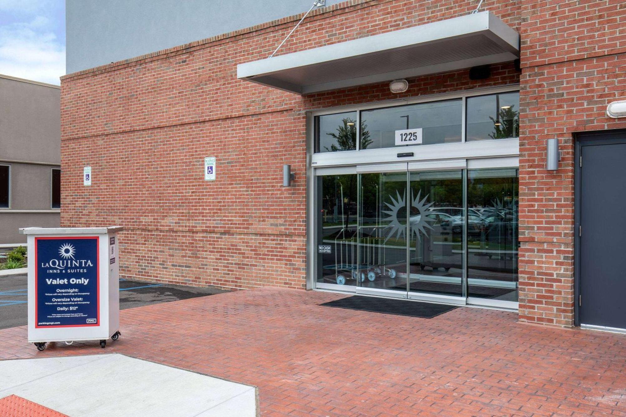 La Quinta Inn & Suites By Wyndham Chattanooga Downtown/South Экстерьер фото